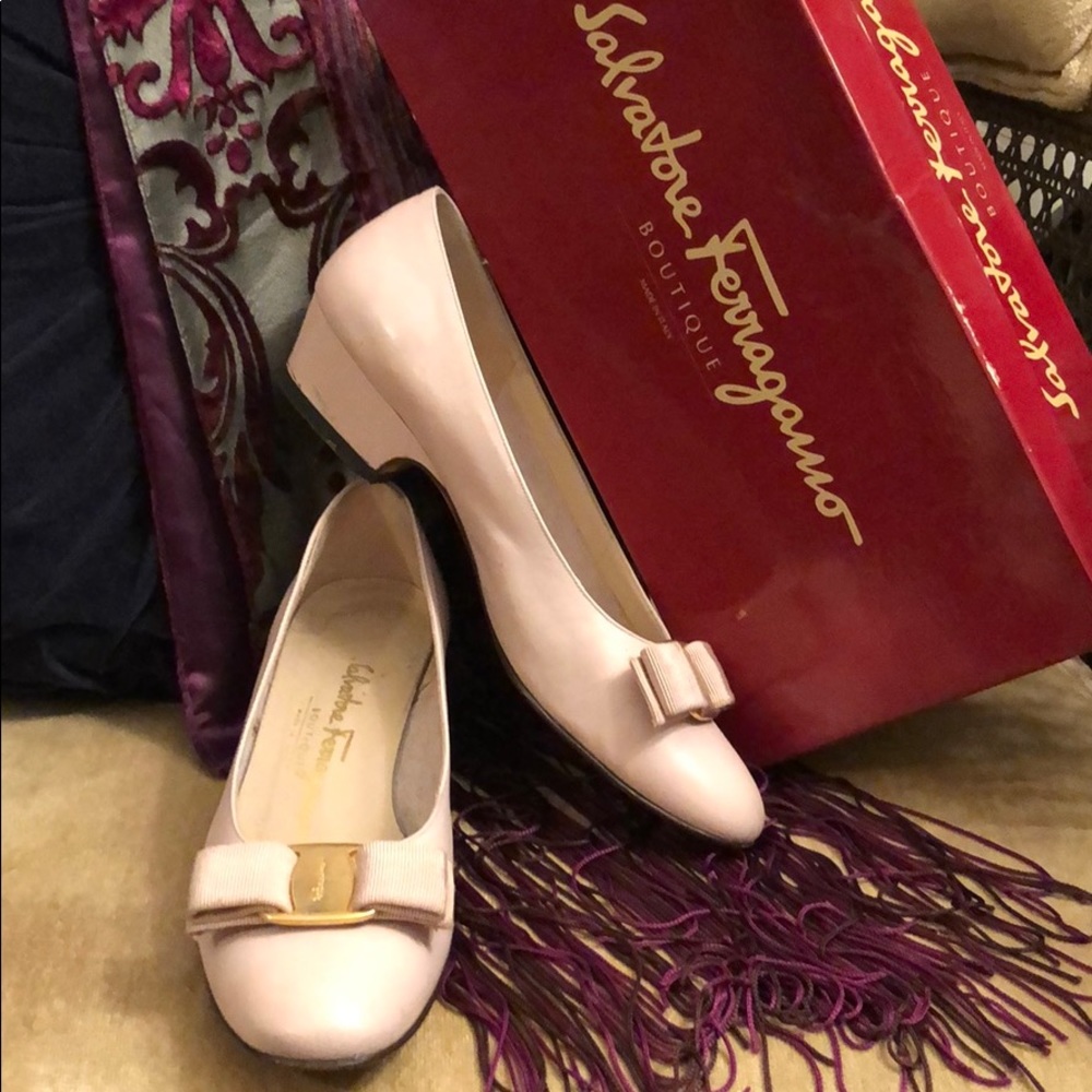 LAST CHANCE Salvatore Ferragamo Vintage Baby Pink Bow Flats